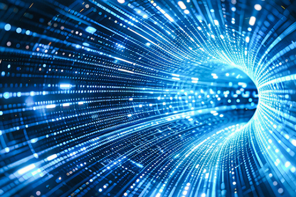 Túnel de datos azul representando análisis SIEM y monitorización continua de seguridad.