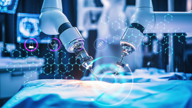 Brazos robóticos operando paciente mediante cirugía remota apoyada en conectividad SD-WAN.