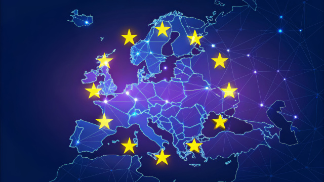 Mapa de Europa con conexiones digitales que simboliza la transición hacia redes de nueva generación y el apagado progresivo del cobre.