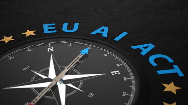 Brújula junto un texto del Reglamento Europeo de Inteligencia Artificial (AI Act), representando la orientación de las empresas hacia el cumplimiento de las obligaciones de transparencia en el uso de la IA.