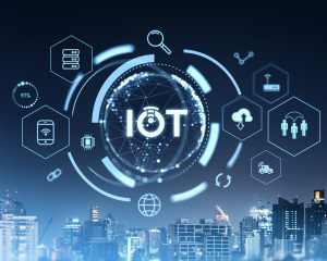 Ciudad inteligente conectada con IoT ilustrando el impacto de la Ley de Ciberresiliencia de la UE.